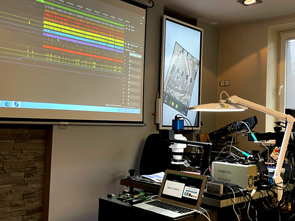 Analysis of NAND protocol communication signals in monolithic systems